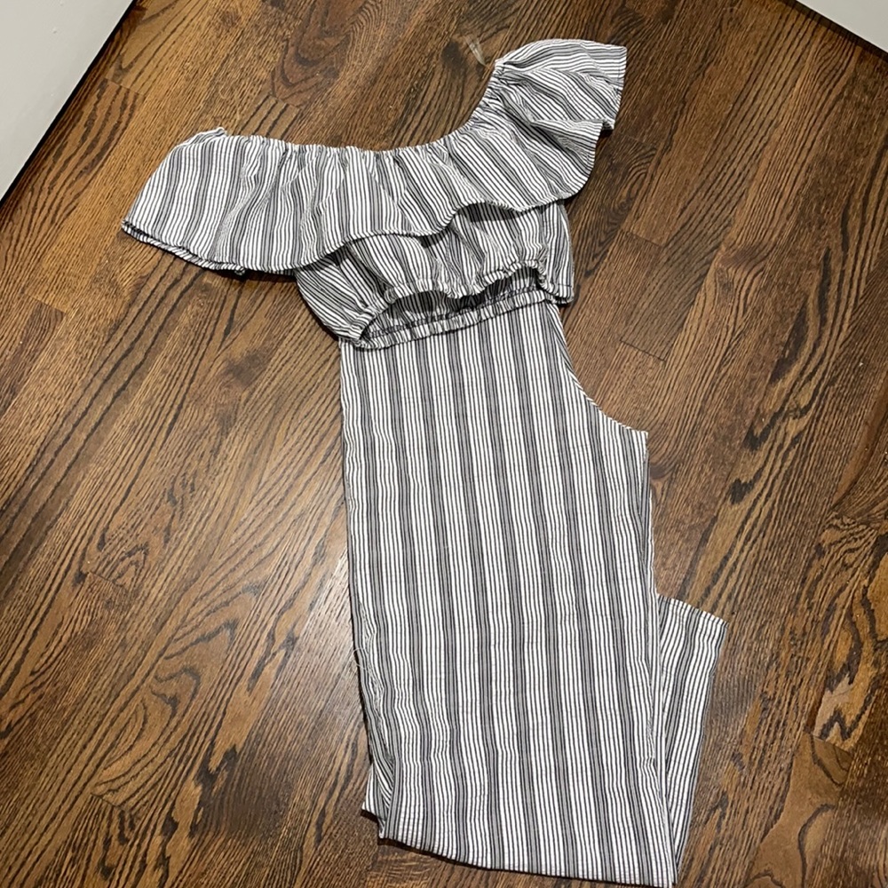 Crop Ruffle Top & Matching Pant Set M - image 1